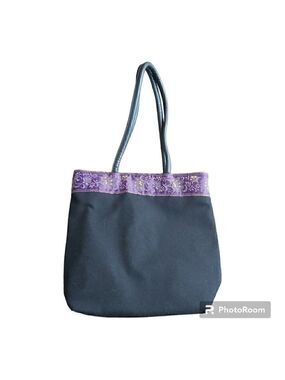 NWOT Imitation Bueno Black Felt Media Bag with Floral Trim - Stylish Purse